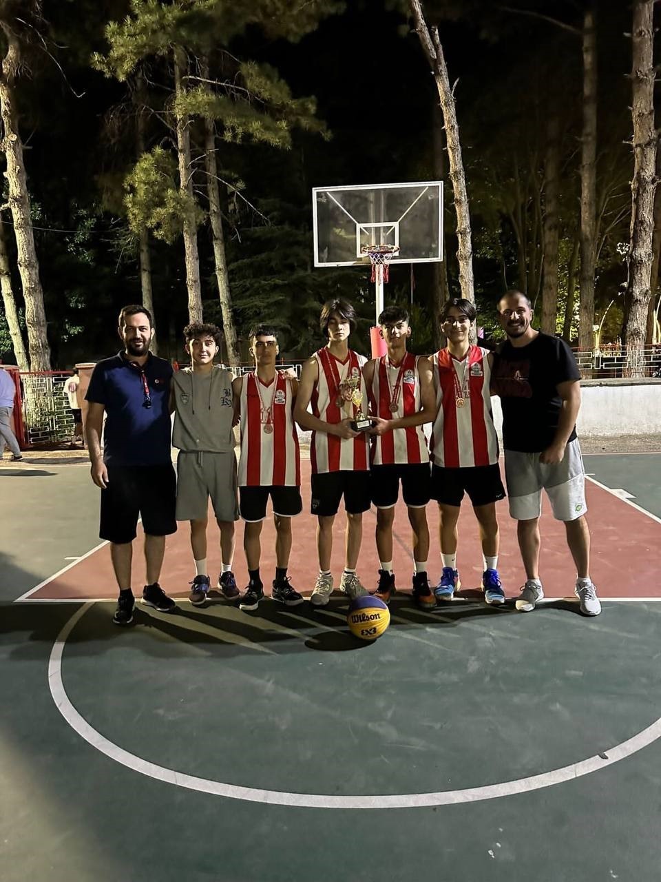 TOKAT'TA GERÇEKLEŞEN SOKAK BASKETBOLU TURNUVASINDA BAYBURT'U TEMSİL EDEN GENÇLİK VE SPOR İL MÜDÜRLÜĞÜ BASKETBOL TAKIMI ÜÇÜNCÜ OLDU