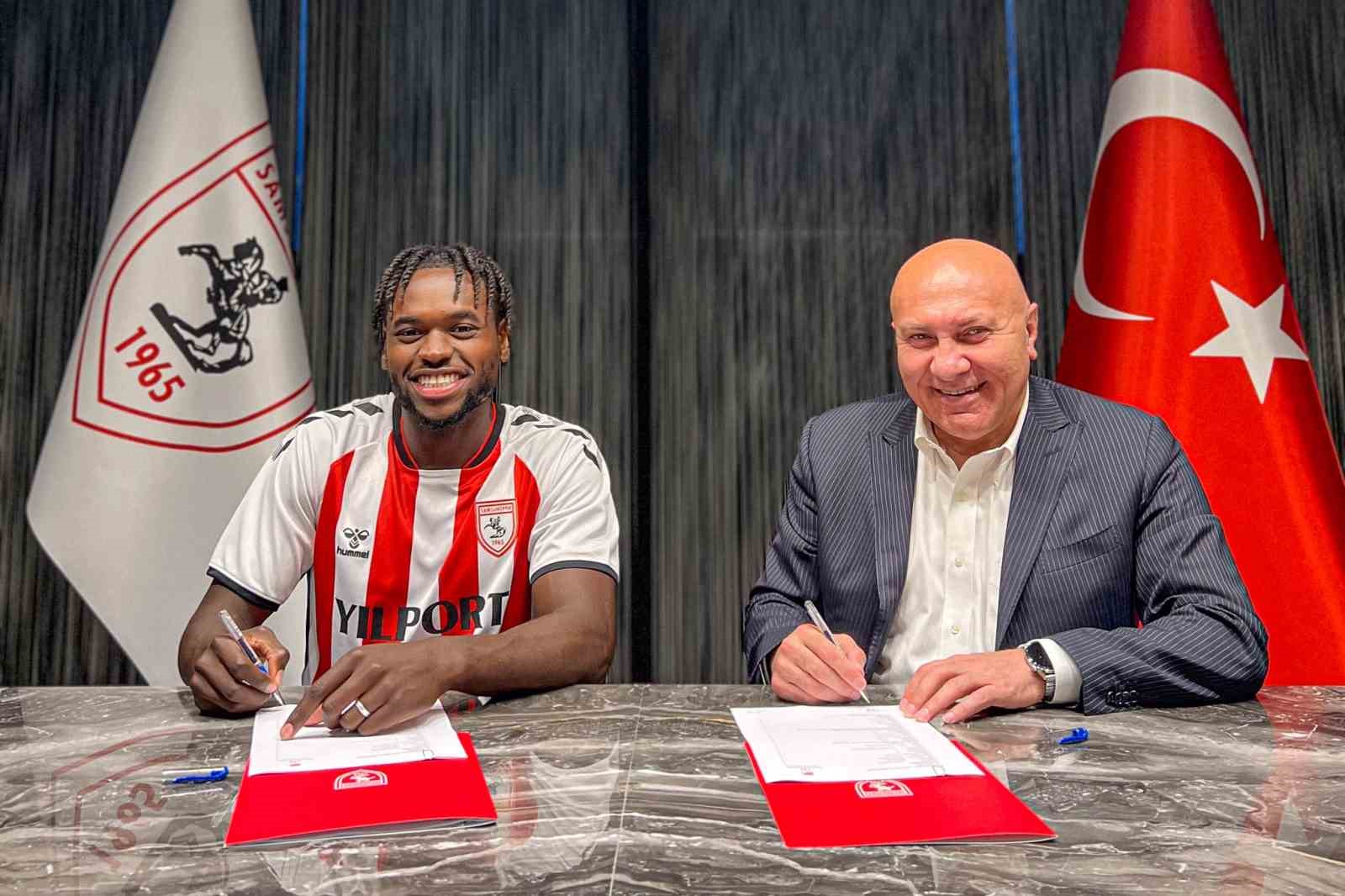SAMSUNSPOR, ESPANYOL TAKIMINDAN FORVET OYUNCUSU LANDRY DİMATA İLE 3 YILLIK SÖZLEŞME İMZALADI