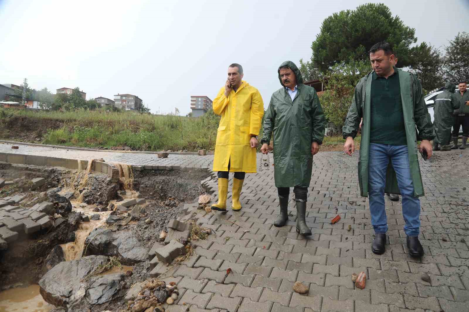 SAMSUN'UN ATAKUM İLÇESİNDE 3 EYLÜL PAZAR GÜNÜ YAŞANAN SELİN İZLERİ TEMİZLENİYOR