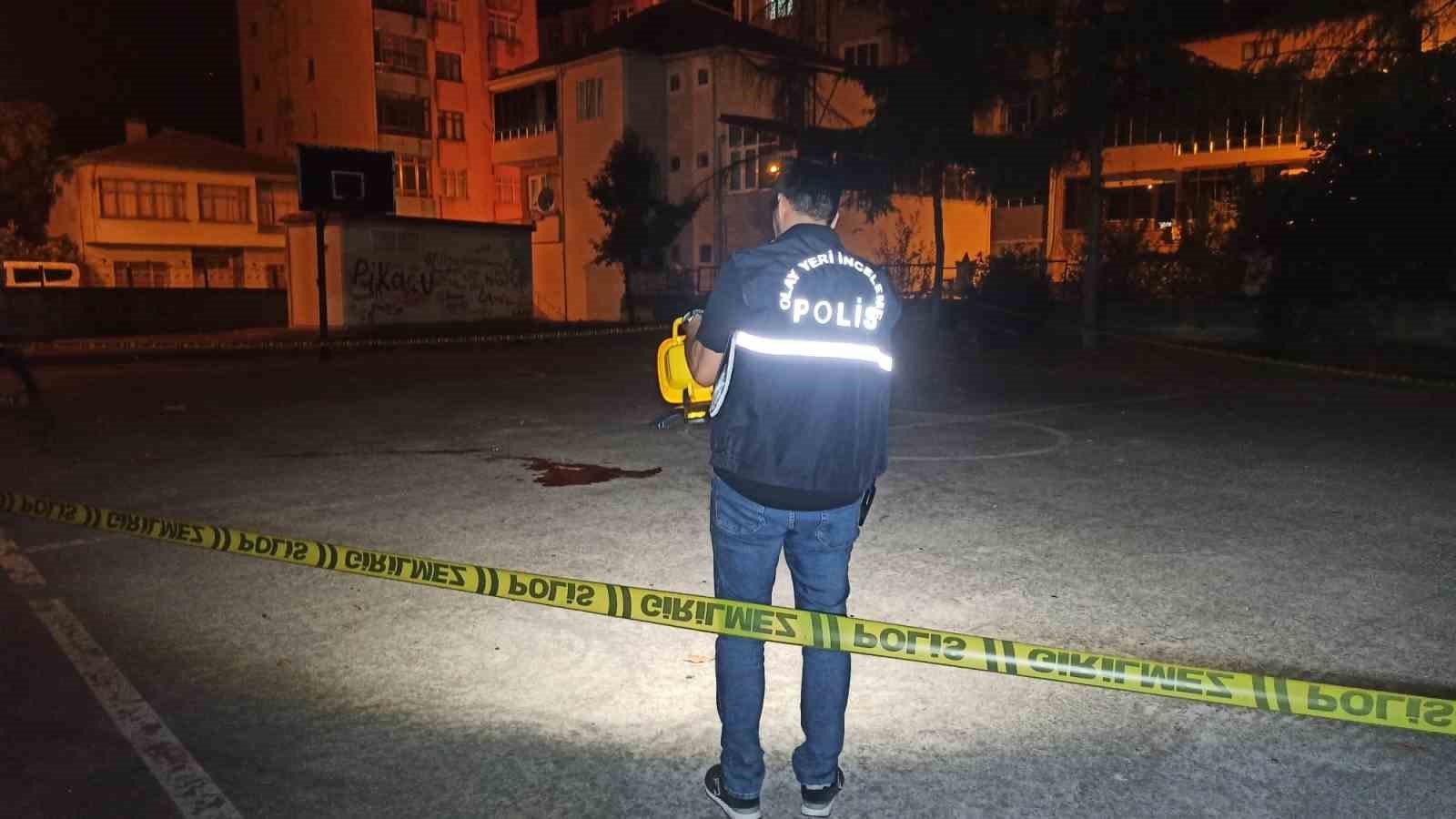 SAMSUN'UN BAFRA İLÇESİ FATİH MAHALLESİ BÜYÜK PARK İÇİNDE PARKTA BIÇAKLANAN NEDİM S. AĞIR YARALANDI. GÖRGÜ TANIKLARI, 2 KİŞİNİN PARKTAN KOŞARAK KAÇTIKLARINI SÖYLEDİ