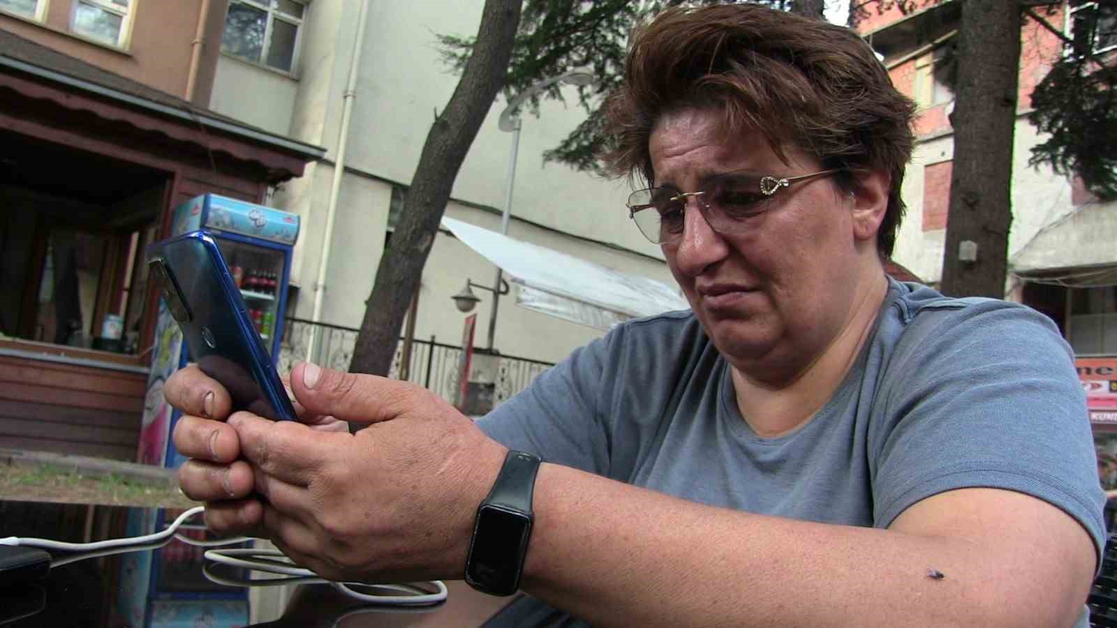 ARTVİN'İN BORÇKA İLÇESİNE YAŞAYAN AYŞE TOPÇU, 7 GÜNDÜR KAYIP OĞLU İÇİN GÖZYAŞI DÖKÜYOR. 16 YAŞINDAKİ OĞLUNUN EVE DÖNMESİ İÇİN HER GÜN YOLUNU GÖZLEYEN ANNE, OĞLUNA KAVUŞMANIN HAYALİNİ KURUYOR