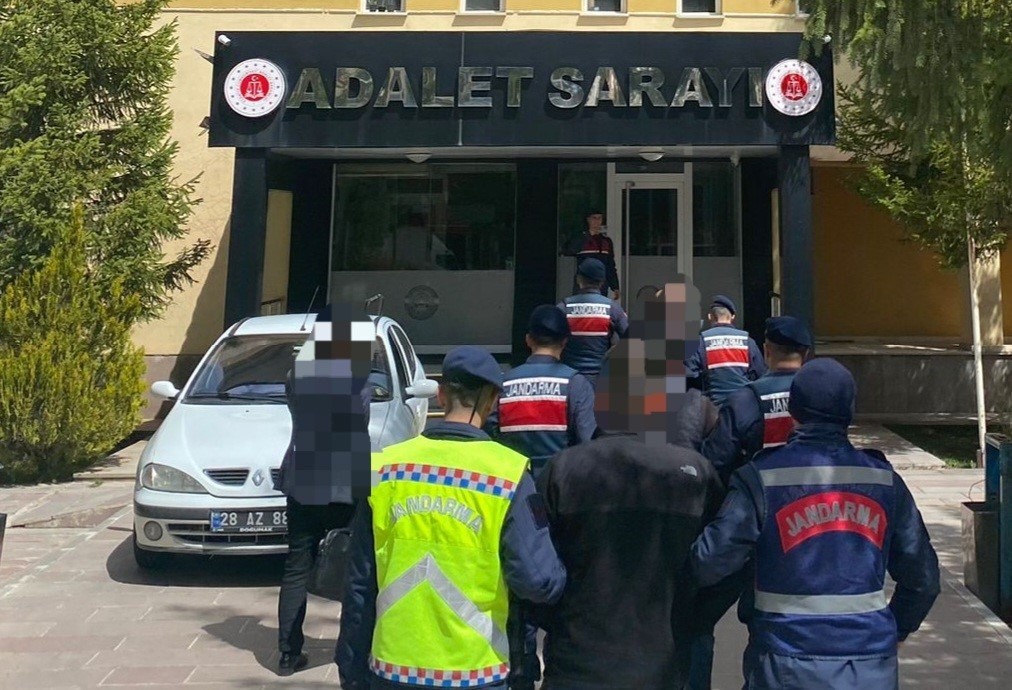 BAYBURT İL JANDARMA KOMUTANLIĞINCA YAPILAN ÇALIŞMALAR SONUCUNDA BAYBURT VE ÇEVRE İLLERDE İZİNSİZ KAZI YAPILDIĞI TESPİT EDİLDİ