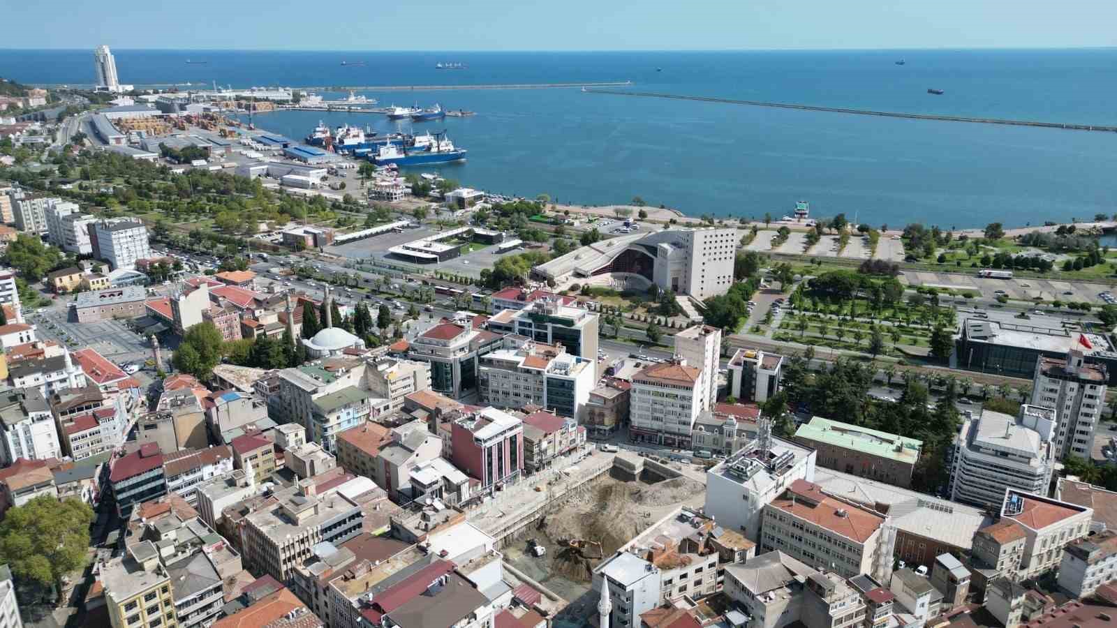 SAMSUN BÜYÜKŞEHİR BELEDİYESİ KENTTEKİ OTOPARK SAYISINI ARTIRMA HEDEFİ DOĞRULTUSUNDA BANKALAR CADDESİ İLE KUYUMCULAR ÇARŞISI ARASINDA BULUNAN ANAKENT İŞ MERKEZİ'Nİ YIKAN, ARDINDAN OTOPARK VE MEYDAN PROJESİNİN STARTINI VE