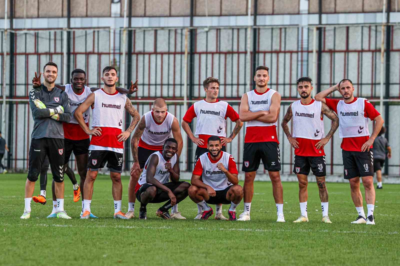 TRENDYOL SÜPER LİG EKİPLERİNDEN SAMSUNSPOR, YAZ TRANSFER DÖNEMİNDE 31 OYUNCU İLE YOLLARINI AYIRIRKEN, 14 YENİ FUTBOLCUYU İSE KADROSUNA KATTI
