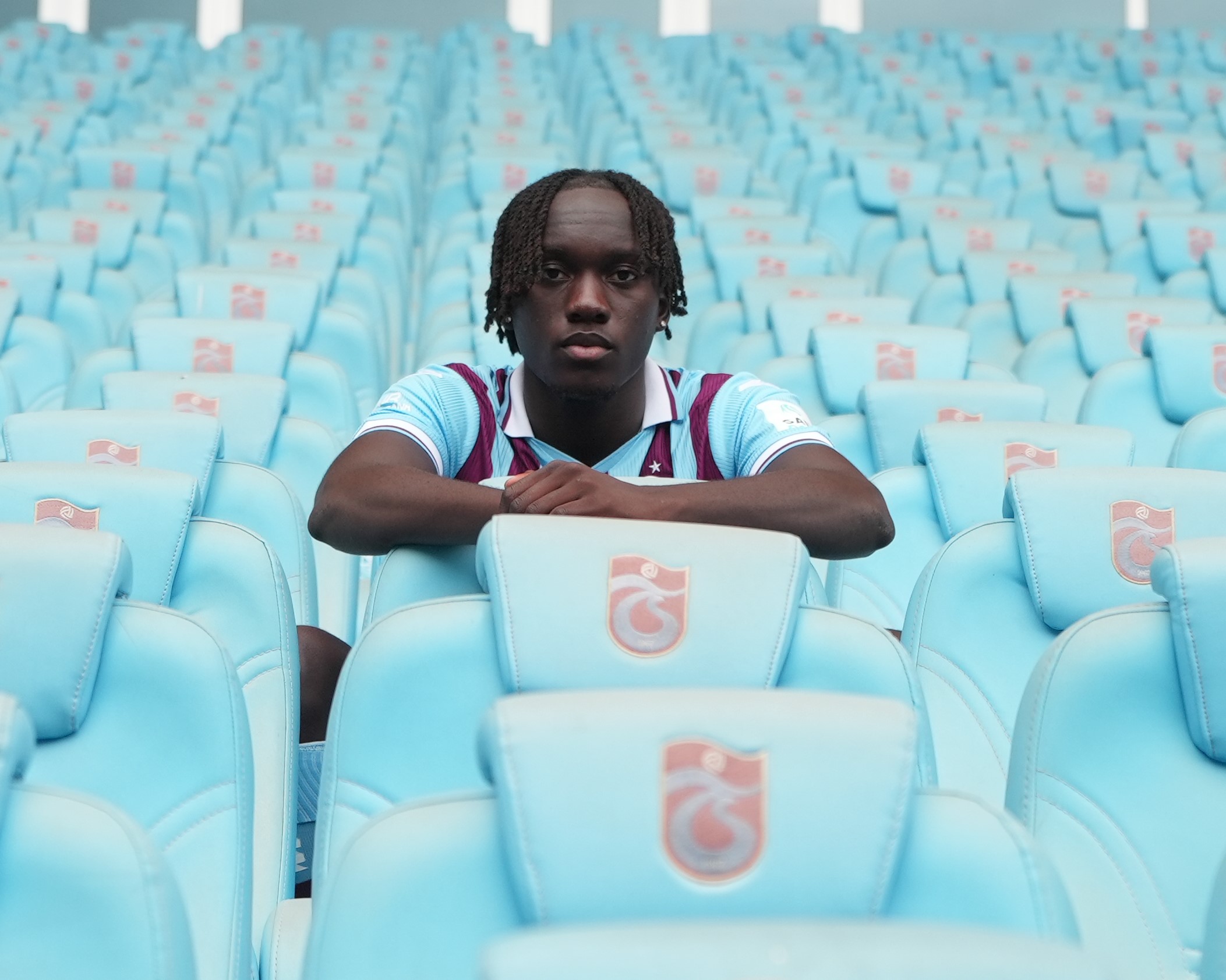 TRABZONSPOR, FRANSIZ EKİBİ ANGERS'TAN 23 YAŞINDAKİ ORTA SAHA OYUNCUSU BATİSTA MENDY'Yİ 4 + 1 YILLIĞINA RENKLERİNE BAĞLADIĞINI AÇIKLADI