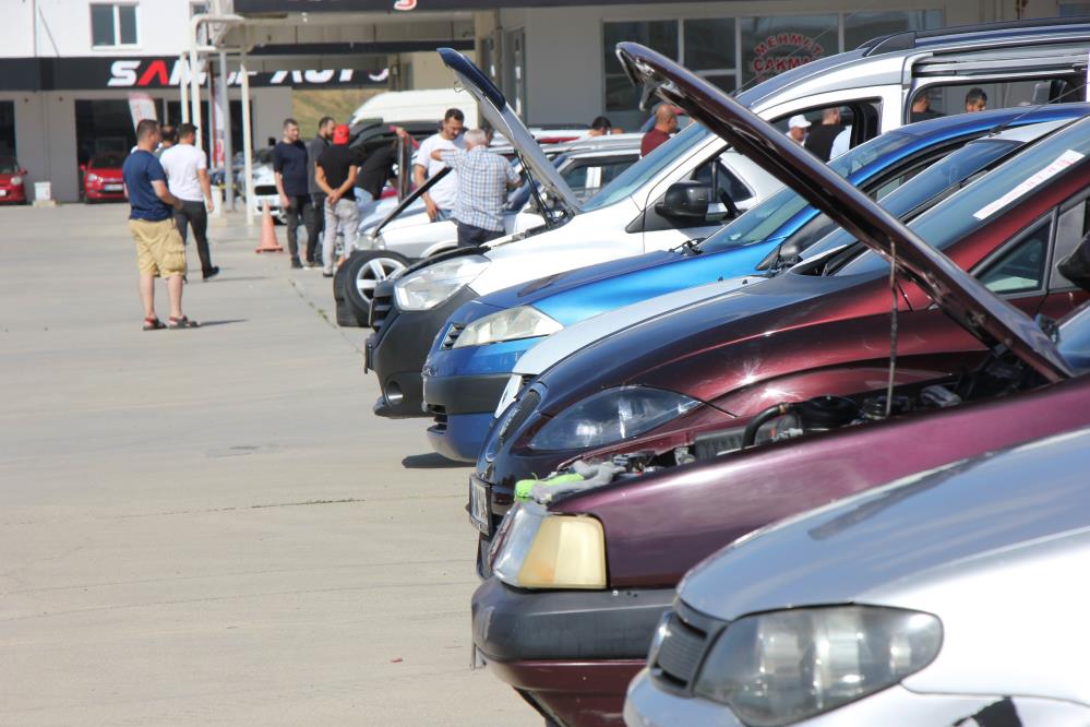 SAMSUN'DA 2. EL OTO PAZARI'NDA ARAÇLARIN FİYATI DÜŞSE DE SATIŞLARDA BİR HAREKETLİLİK YAŞANMIYOR
