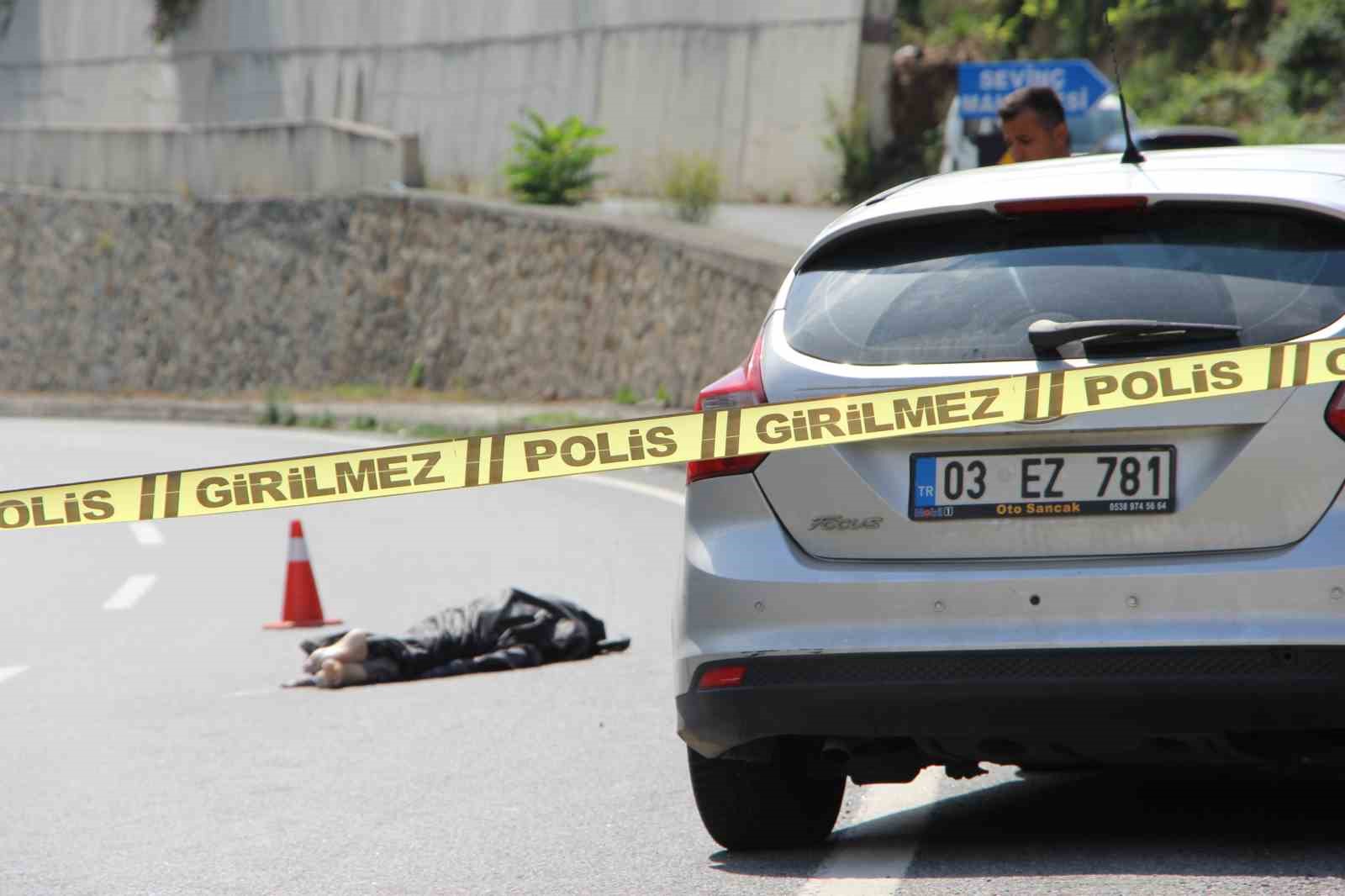 TRABZON'UN MAÇKA İLÇESİ MATARACI MAHALLESİNDE YOLUN KARŞISINA GEÇMEYE ÇALIŞAN 89 YAŞINDAKİ ALİ YILMAZ OTOMOBİLİN ÇARPMASI SONUCU HAYATINI KAYBETTİ. SÜRÜCÜ Y.E. GÖZALTINA ALINDI