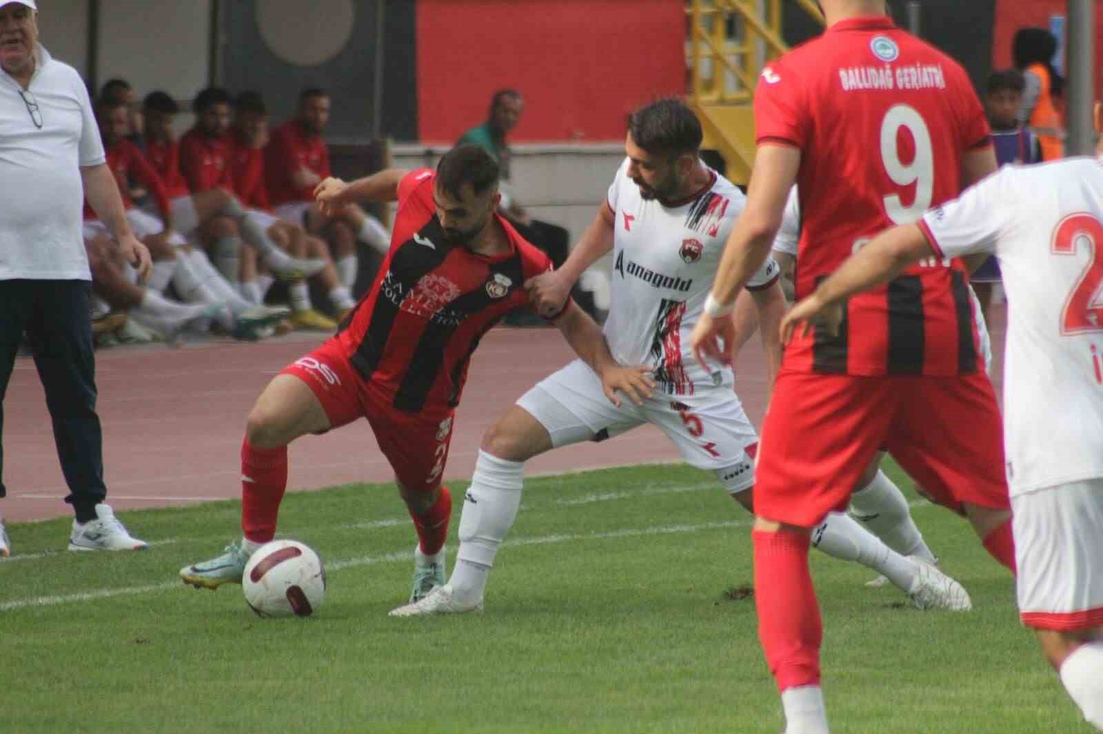 TFF 2. LİG KIRMIZI GRUP'TA MÜCADELE EDEN KASTAMONUSPOR, LİGDEKİ İLK 3 KARŞILAŞMAYI DA GALİBİYETLE SONUÇLANDIRDI. LİDERLİĞİ SÜRDÜREN KASTAMONUSPOR, ETİMESGUT BELEDİYESPOR'U 2-1 MAĞLUP ETTİ
