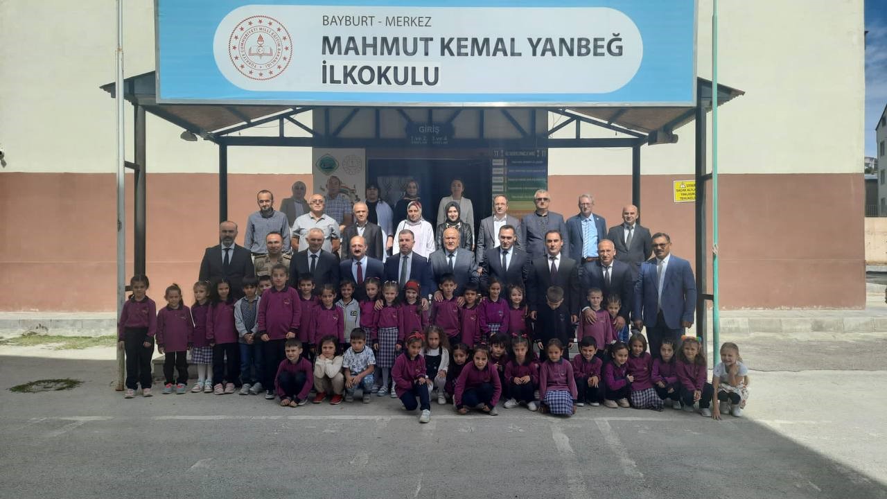 YAZ TATİLİNİN ARDINDAN 2023-2024 EĞİTİM ÖĞRETİM YILININ BAŞLAMASIYLA BİRLİKTE BAYBURT'TA 15 BİN 127 ÖĞRENCİ DERSBAŞI YAPTI