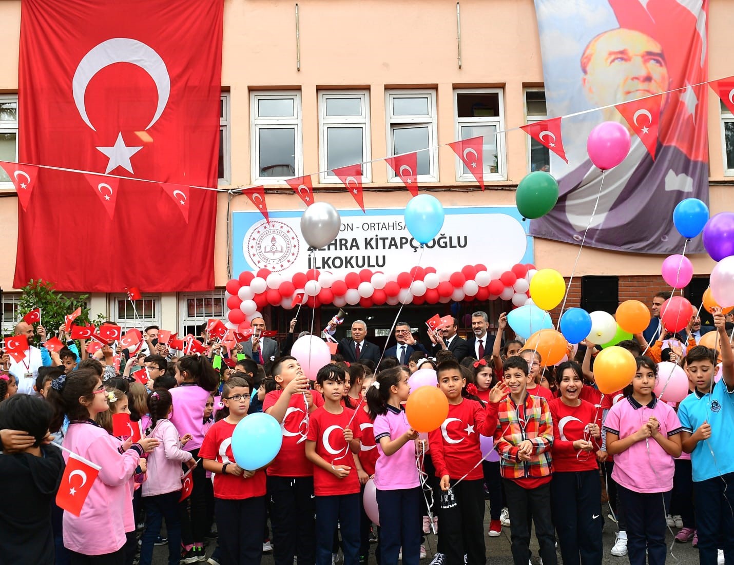 TRABZON'DA 2023-2024 EĞİTİM-ÖĞRETİM YILI 635 OKULDA 143 BİN 232 ÖĞRENCİ VE 12 BİN 101 ÖĞRETMEN İLE BAŞLADI
