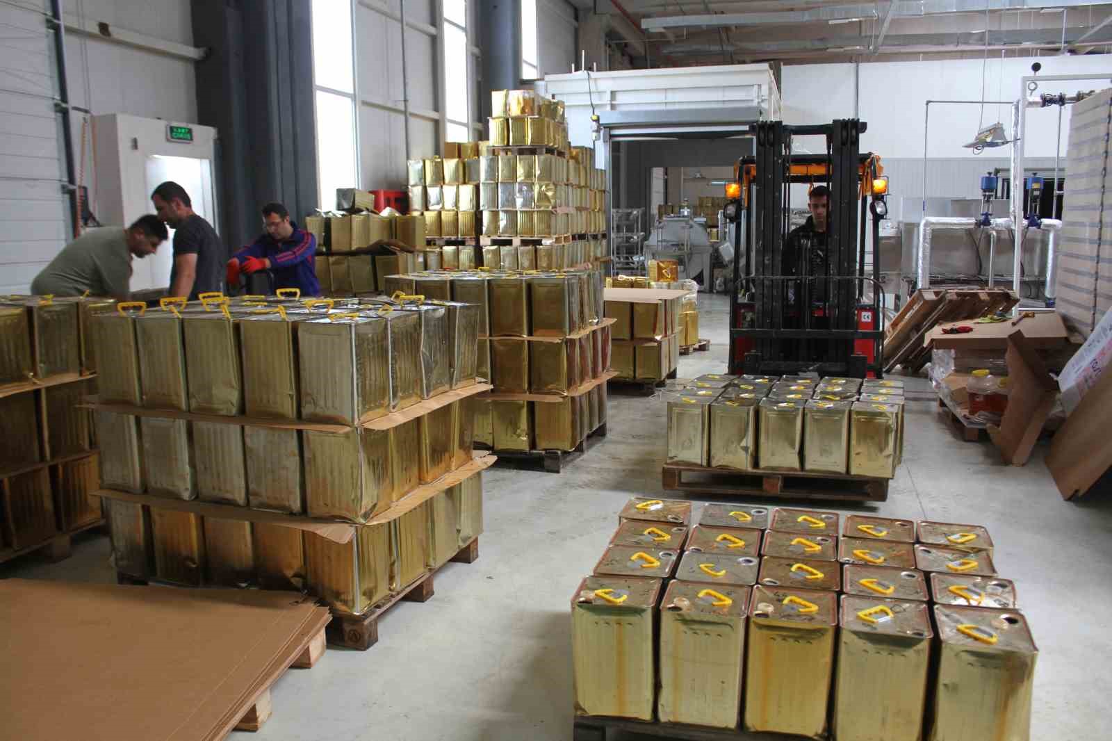 ORDU ARI YETİŞTİRİCİLERİ BİRLİĞİ BAŞKANI AKIN ÇİFTÇİ, ORDU'DAN 55 ÜLKEYE BAL İHRACATI YAPILDIĞINI BELİRTEREK, "BU YIL BİN 500 TON CİVARINDA BALI GÖNDERMEYİ HEDEFLİYORUZ DEDİ