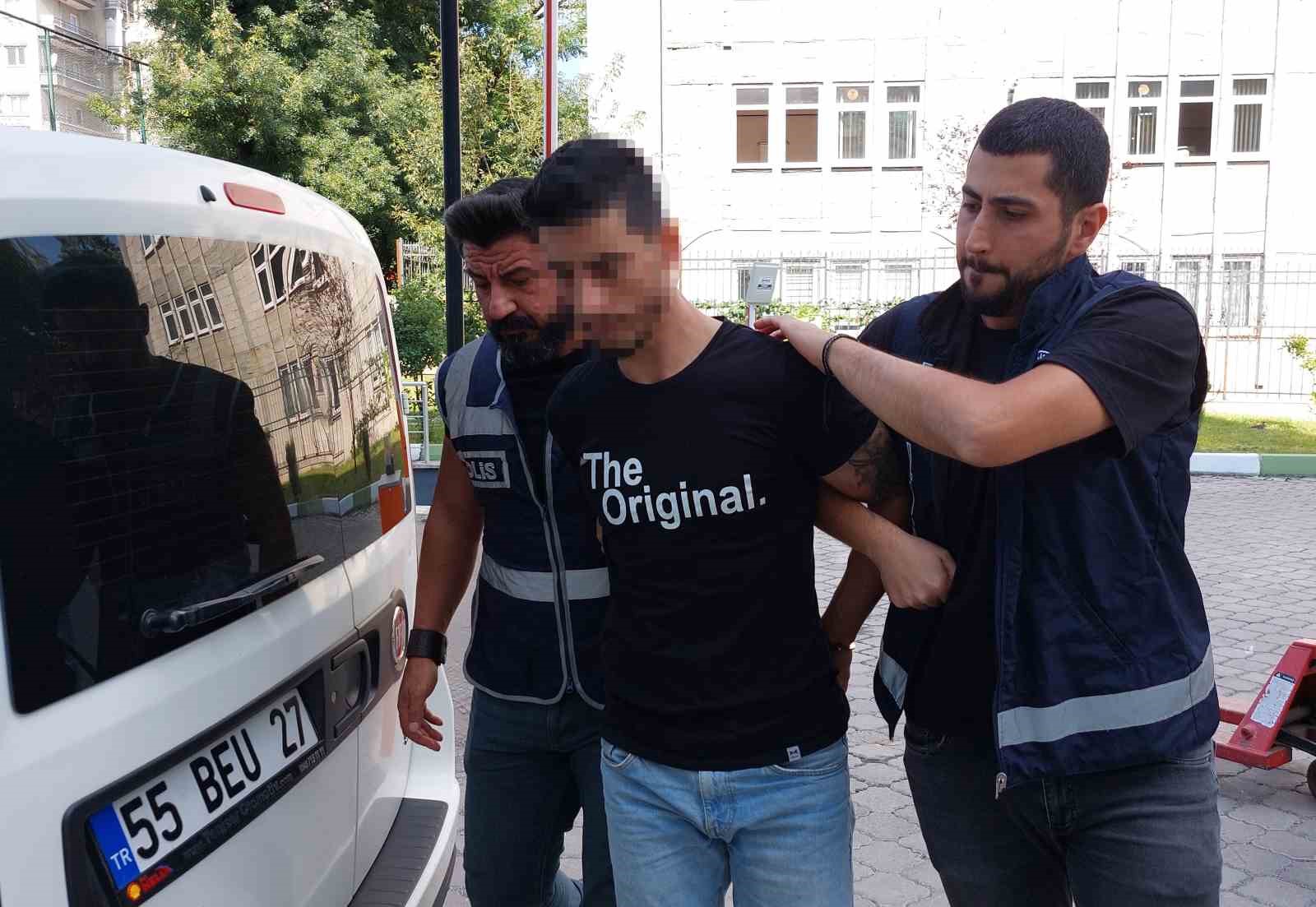 SAMSUN'DA EŞİNİN ÖLÜMÜNDEN CEZA ALAN DOKTORU SİLAHLA REHİN ALIP KAÇIRAN G. ERİŞ ADLİYEYE SEVK EDİLDİ