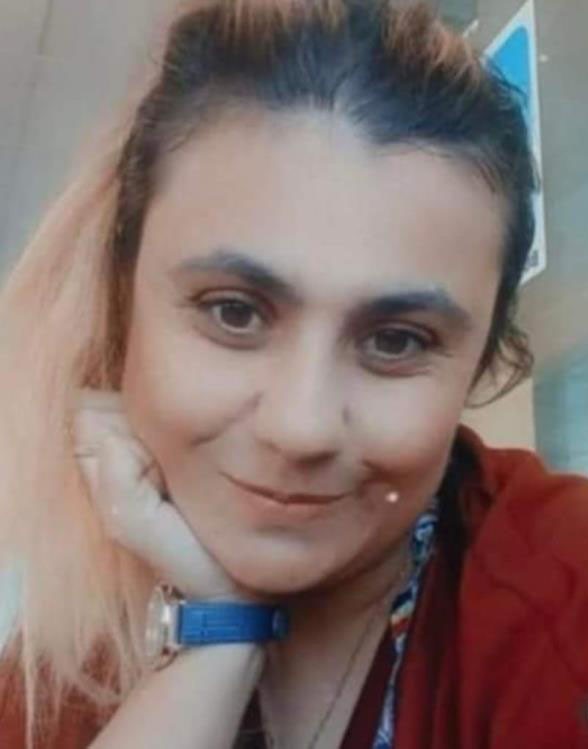 ORDU'NUN ÜNYE İLÇE DEVLET HASTANESİNİN ACİLİNDE HEMŞİRE KIYAFETİ GİREREK DOLAŞAN BİR KADIN, DİĞER PERSONELİN DİKKATİ SAYESİNDE YAKAYI ELE VERDİ