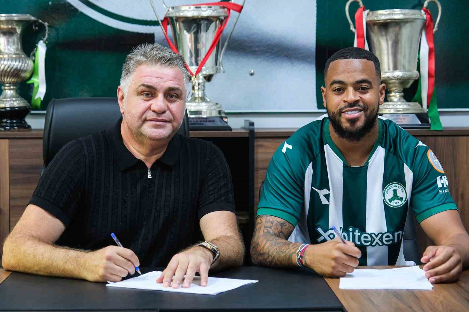 TRENDYOL 1. LİG EKİBİ GİRESUNSPOR, BRANDLEY KUWAS İLE YENİDEN ANLAŞTI. YEŞİL-BEYAZLILAR, KUWAS İLE 1 YILLIK YENİ MUKAVELE İMZALADI
