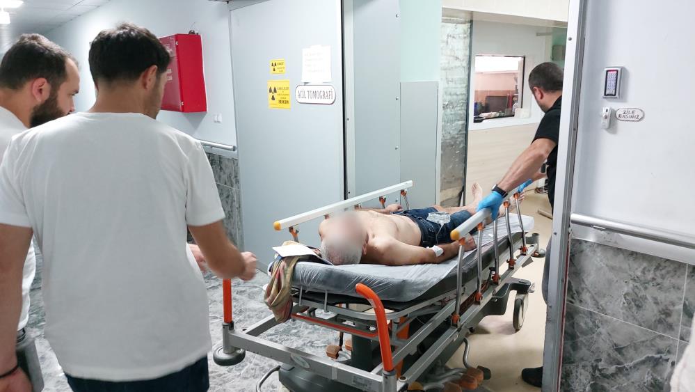 SAMSUN'DA KÜÇÜK YAŞTA ÇOCUĞA CİNSEL İSTİSMARDA BULUNDUĞU İDDİA EDİLEN 60 YAŞINDAKİ K.Y. MAHALLE SAKİNLERİ LİNÇ GİRİŞİMİNDE BULUNDU. YARALANAN ŞAHIS HASTANEYE KALDIRILDI