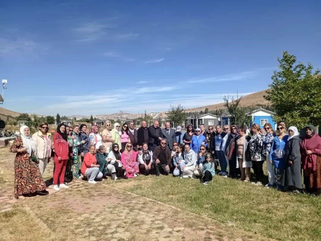 BAYBURT BELEDİYESİ VE ANKARA BAYBURT KÜLTÜR VE YARDIMLAŞMA DERNEĞİ İŞBİRLİĞİYLE ANKARA'DA YAŞAYAN ANCAK BAYBURT'A HİÇ GELMEMİŞ BAYBURTLULAR ÜÇ GÜNLÜK BİR ORGANİZASYONLA MEMLEKETLERİNE GELDİLER