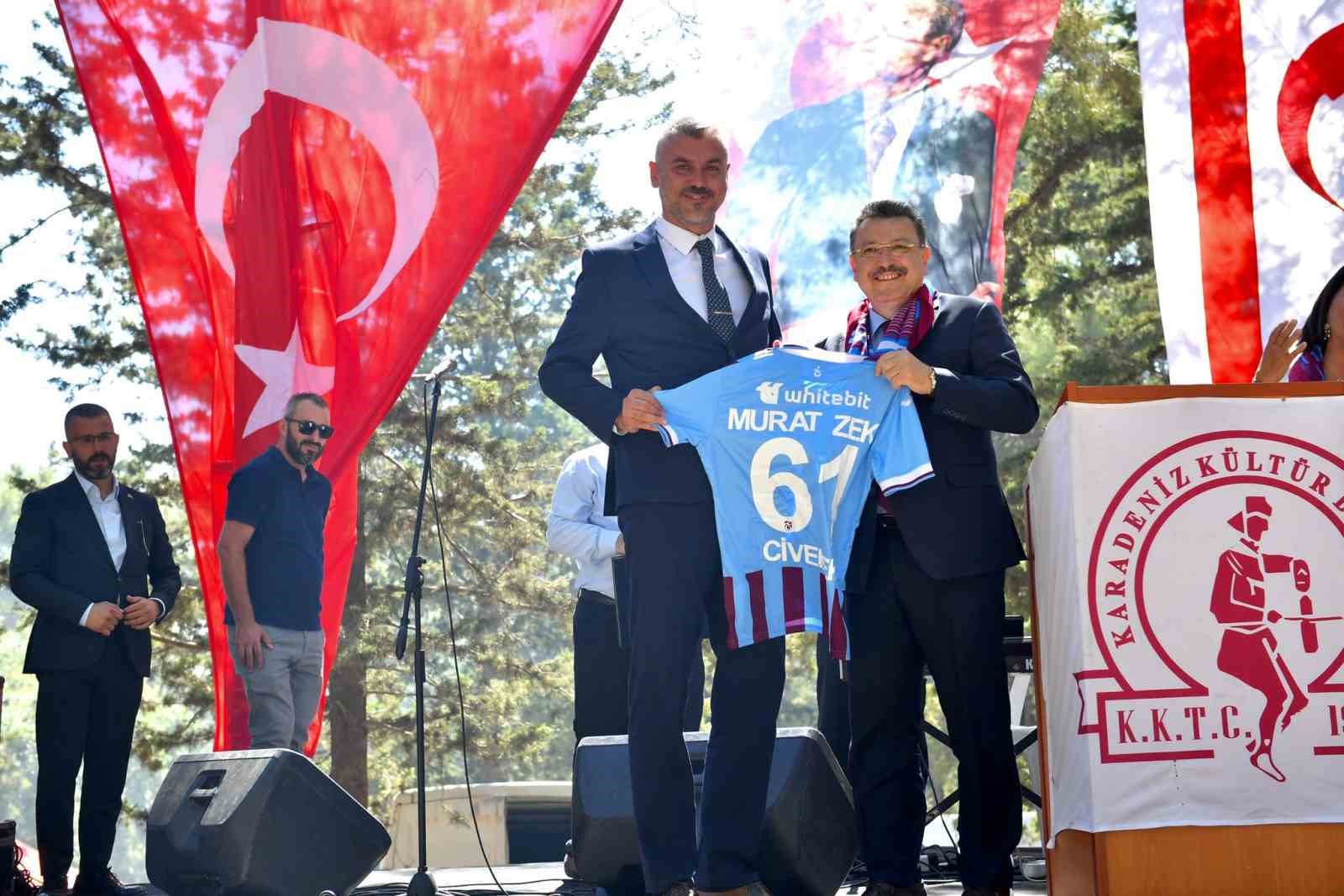 TRABZON'UN ORTAHİSAR İLÇE BELEDİYE BAŞKANI AHMET METİN GENÇ, HER YIL GELENEKSEL OLARAK KIBRIS KARADENİZ KÜLTÜR DERNEĞİ'NİN GİRNE'DE DÜZENLEDİĞİ YAYLA FESTİVALİ'NE KATILDI