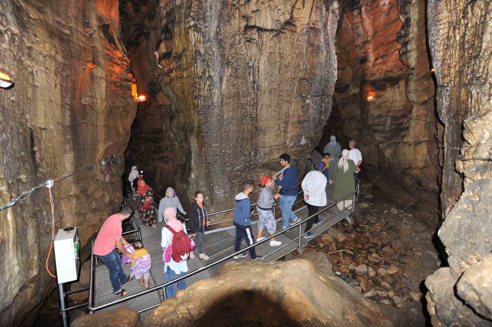 TRABZON'DA GEÇTİĞİMİZ YAZ KIZLAR MANASTIRI, ÇAL MAĞARASI VE ŞEHİR MÜZESİ'Nİ TOPLAM 206 BİN 855 YERLİ VE YABANCI TURİST ZİYARET ETTİ