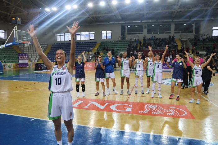 RİZE BELEDİYESPOR KADIN BASKETBOL TAKIMI LİGDEN ÇEKİLDİ. GEÇTİĞİMİZ YIL SÜPER LİG'DEN TÜRKİYE KADINLAR LİG'İNE DÜŞEN BELEDİYESPOR FALİYETLERİNİ DURDURDU