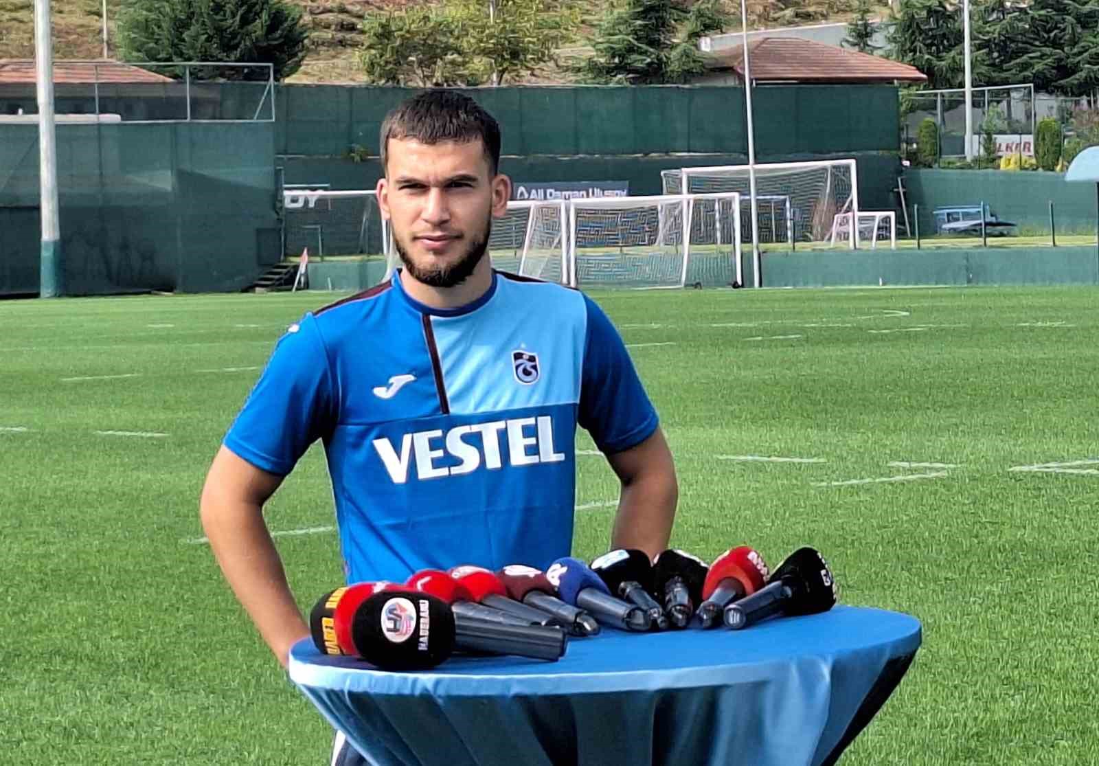 TRABZONSPOR'UN ALMAN EKİBİ SCHALKE'DEN KİRALIK OLARAK KADROSUNA KATTIĞI MEHMET CAN AYDIN, TRABZON'A SAVAŞMAYA VE FORMAYI ALMAYA GELDİĞİNİ BELİRTEREK, KENDİSİNİ TRABZONSPOR'A AİT HİS ETTİĞİNİ SÖYLEDİ