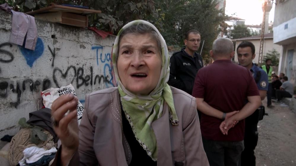SAMSUN'UN BAFRA İLÇESİNDE 2019 YEREL SEÇİMLERİNDE DSP’DEN BELEDİYE BAŞKANLIĞINA ADAY OLAN ZEYNEP ÇİÇEK'İN EVİNDEN 15 KAMYON ÇÖP ÇIKTI