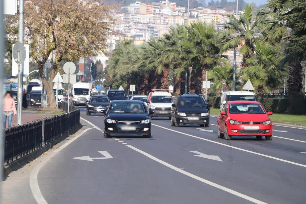 TÜRKİYE İSTATİSTİK KURUMU VERİLERİNE GÖRE SAMSUN'DA TRAFİĞE KAYITLI ARAÇ SAYISI 3 BİN 544 ADET ARTARAK 441 BİN 435 OLDU