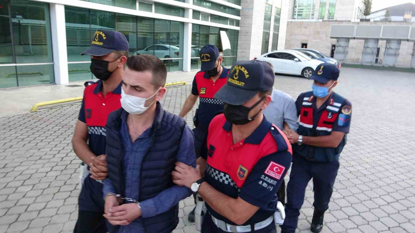 SAMSUN'DA SİLAHLI SALDIRIDA HAYATLARINI KAYBEDEN EMLAKÇI VE EŞİNİN ÖLÜMÜYLE İLGİLİ TUTUKLANAN 2'Sİ BABA-OĞUL 3 KİŞİ YARGILANDIKLARI MAHKEMECE 40'AR YIL HAPİS CEZASINA ÇARPTIRILDILAR