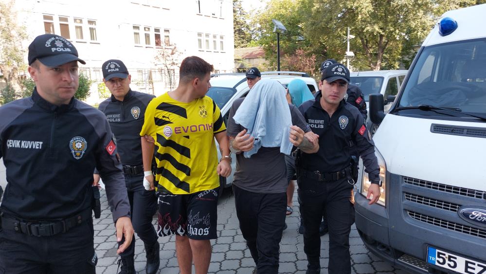SAMSUN POLİSİ TARAFINDAN UYUŞTURUCU TİCARETİNE YÖNELİK DÜZENLENEN 3 AYRI OPERASYONDA GÖZALTINA ALINAN 10 KİŞİ ADLİYEYE SEVK EDİLDİ