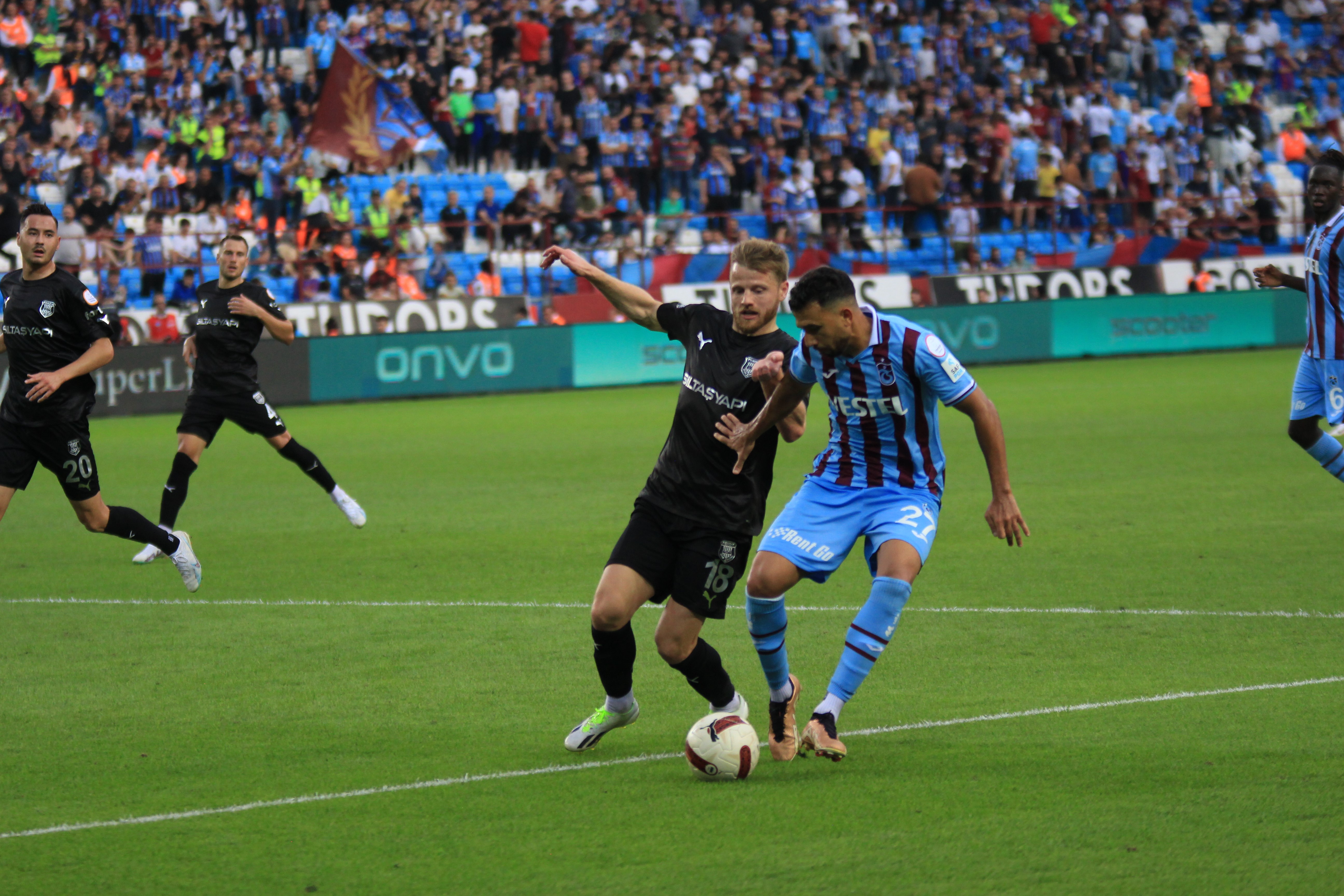 TRENDYOL SÜPER LİG'İN 7.HAFTASINDA TRABZONSPOR SAHASINDA PENDİKSPOR'U 2 - 1 MAĞLUP ETTİ