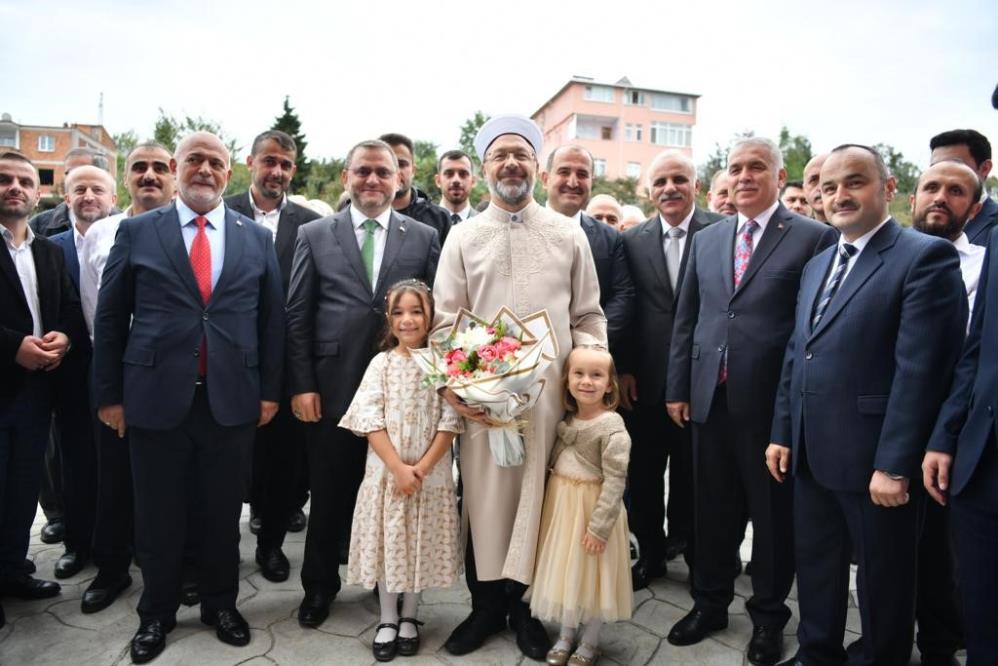 DİYANET İŞLERİ BAŞKANI PROF. DR. ALİ ERBAŞ, TRABZON'UN ARSİN İLÇESİNDE ÇAYKARALI HACI HASAN EFENDİ KÜLLİYESİ, TRABZON ÜNİVERSİTESİ'NDE İSE FATİH SULTAN MEHMET CAMİİ VE GENÇLİK MERKEZİ'NİN AÇILIŞINI YAPTI