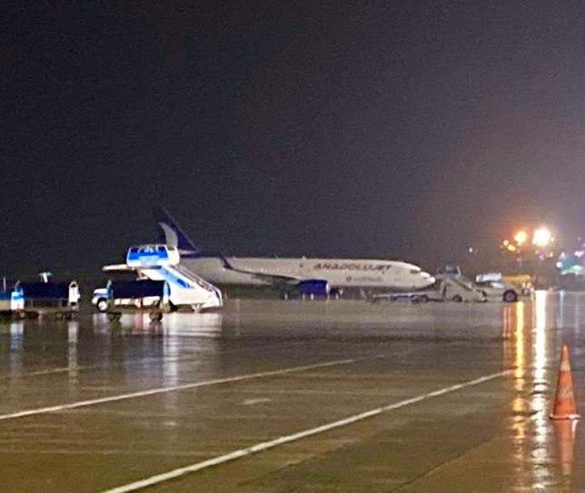 ANKARA’DAN RİZE’YE GELEN UÇAK, YILDIRIM İSABET EDİNCE TRABZON’A MECBURİ İNİŞ YAPTI