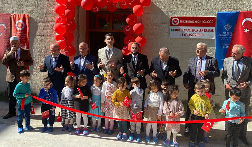 RİZE İKİZDERE İLÇE MÜFTÜLÜĞÜ KOORDİNESİNDE HAYIRSEVER İŞ İNSANININ DESTEKLERİYLE İNŞASI TAMAMLANAN İKİZDERE KUBBELİ CAMİİ 4-6 YAŞ KUR’AN KURSU DUALARLA AÇILDI