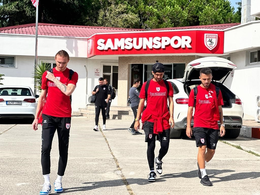 SAMSUNSPOR, TRENDYOL SÜPER LİG'İN 8. HAFTASINDA DEPLASMANDA OYNAYACAĞI ÇAYKUR RİZESPOR MAÇI KAFİLESİNDE 6 FUTBOLCU YER ALMADI