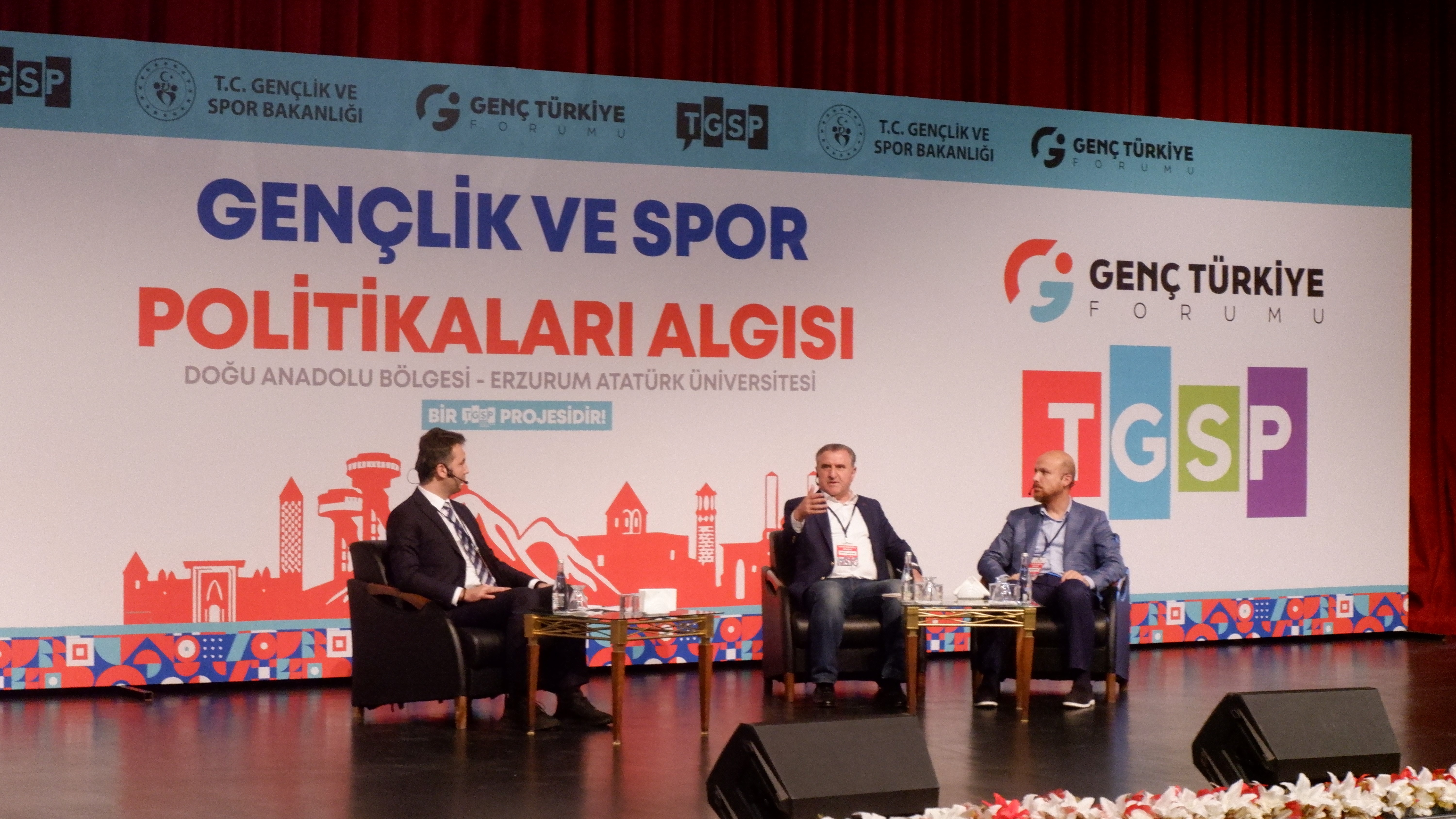 GENÇLİK VE SPOR BAKANI RİZELİ HEMŞEHRİMİZ OSMAN AŞKIN BAK , ERZURUM’DA GENÇ TÜRKİYE FORUMU’NA KATILDI