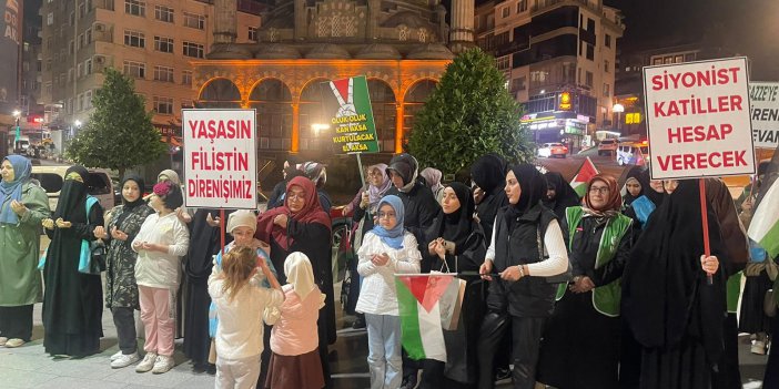 RİZE’DE FİLİSTİN’E DESTEK GÖSTERİSİ DÜZENLENDİ. RİZE'DE YATSI NAMAZI SONRASI MEYDANDA TOPLANAN KALABALIK , FİLİSTİN'İN İSRAİL'E KARŞI BAŞLATMIŞ OLDUĞU OPERASYONA DESTEK VERDİ