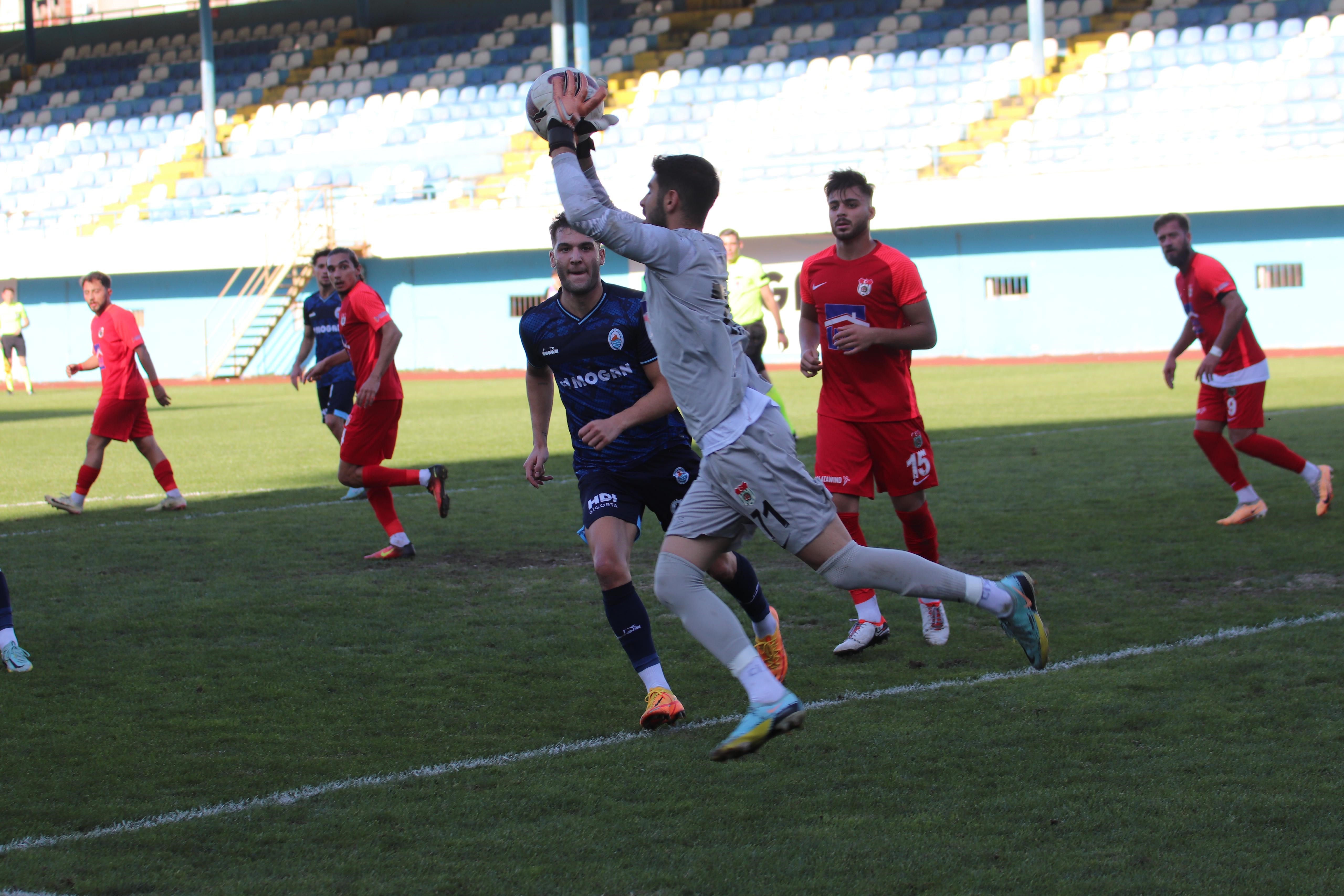 TFF 3. LİG 2.GRUP'UN 5. HAFTASINDA PAZARSPOR EVİNDE 1954 KELKİT BELEDİYESPOR'U 2 - 1 MAĞLUP ETTİ