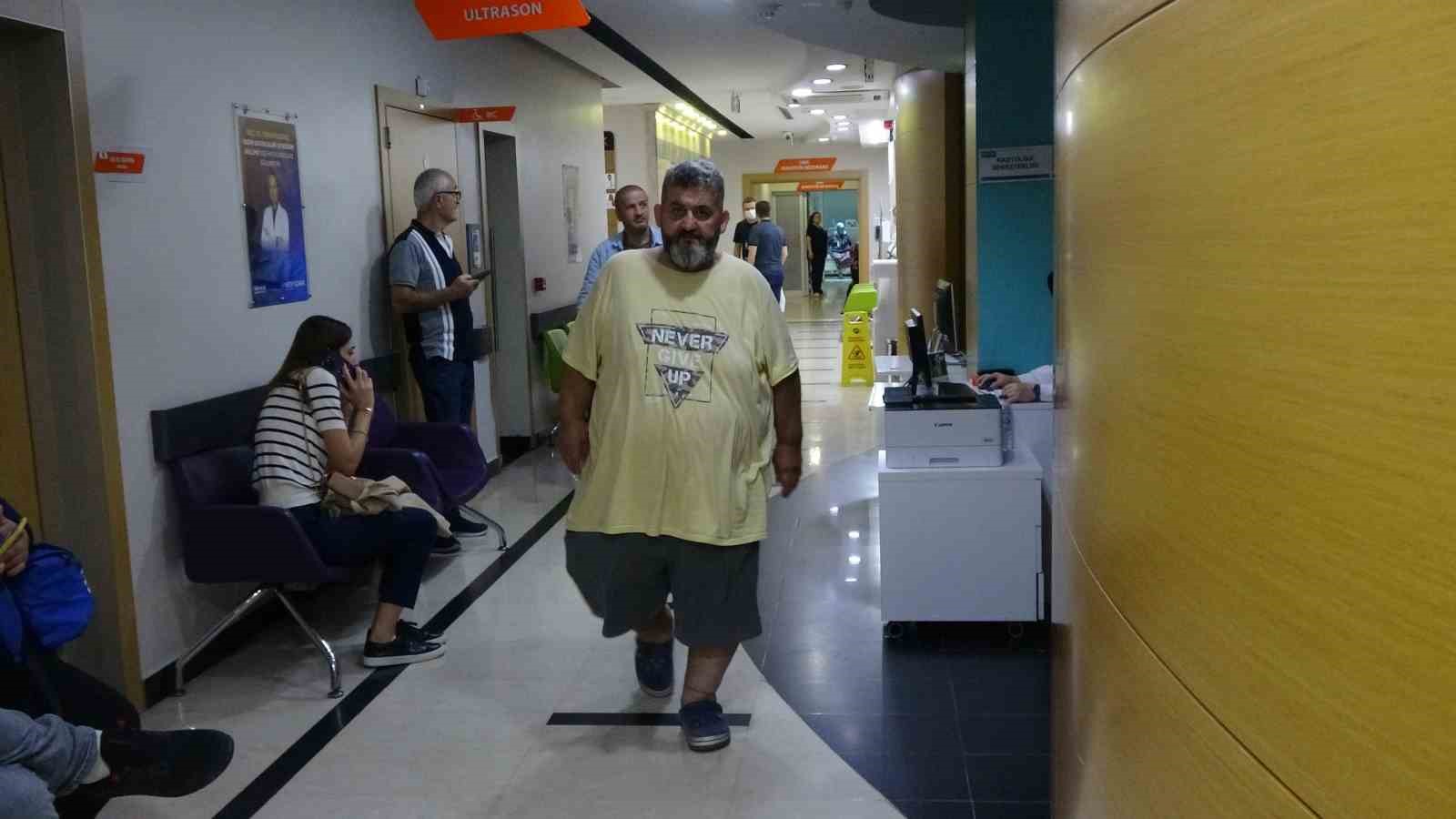 RİZE'NİN ARDEŞEN İLÇESİNDE 9 YIL ÖNCE TRAFİK KAZASI GEÇİREN SELÇUK SARAL, 4,5 AY BOYUNCA HASTANEDE TEDAVİ GÖRDÜ. KAZANIN ARDINDAN 191 KİLOYA KADAR ULAŞAN SARAL , TEDAVİNİN ARDINDAN 2 AYDA 32 KİLO VERDİ