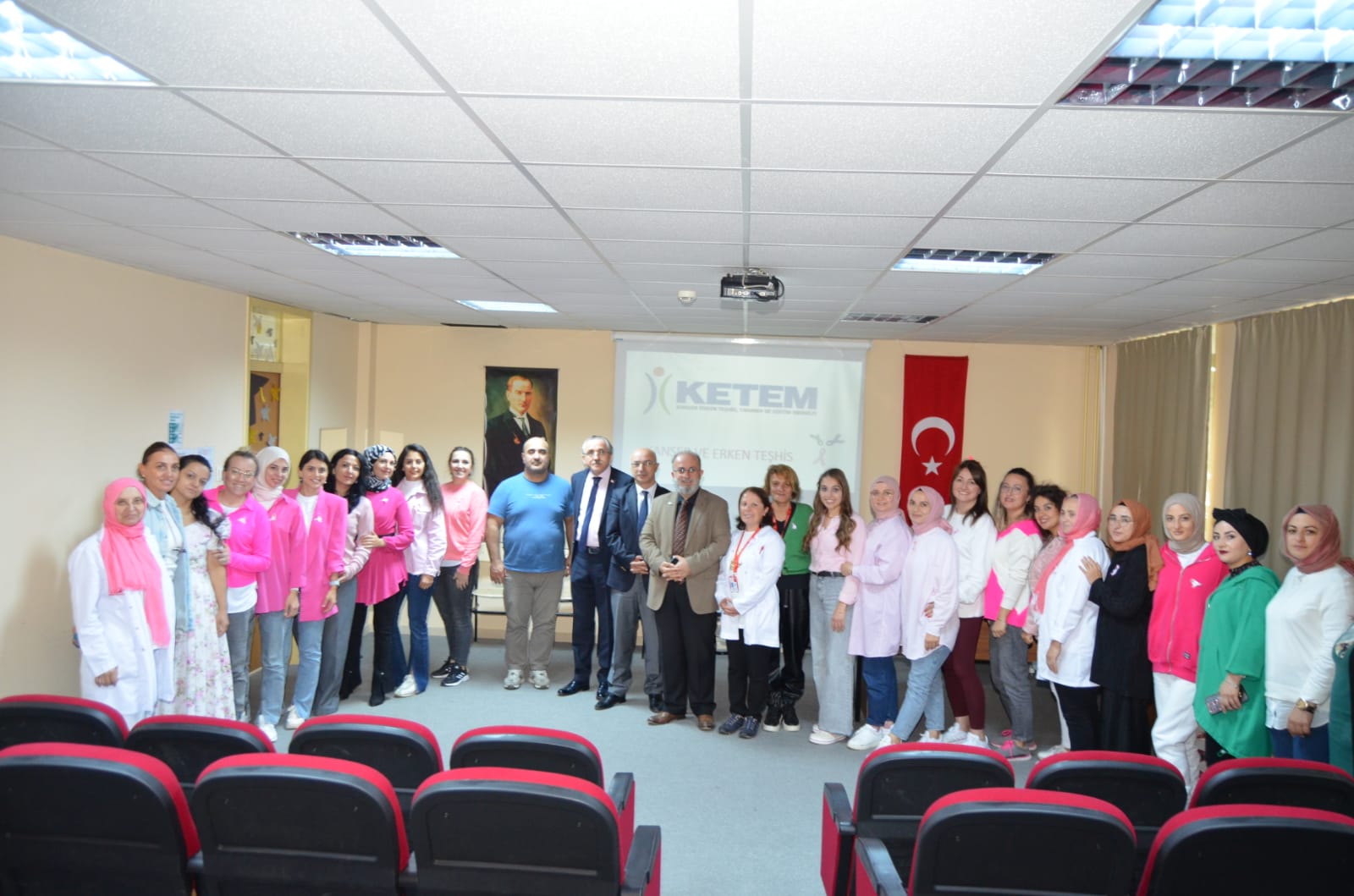 TRABZON İL SAĞLIK MÜDÜR YARDIMCISI VE HALK SAĞLIĞI BAŞKANI DR. KÖKSAL HAMZAOĞLU “MEME KANSERİNDE ERKEN TEŞHİS ÇOK ÖNEMLİ” DEDİ