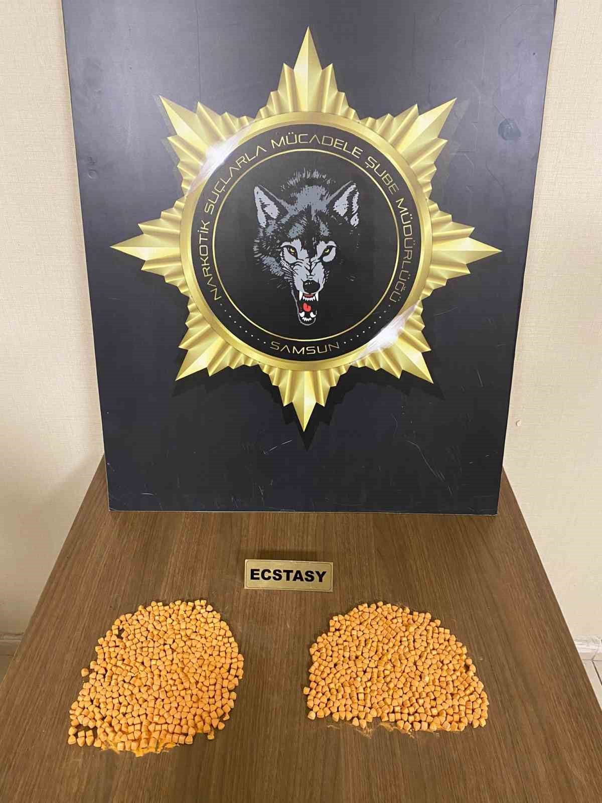 SAMSUN'DA NARKOTİK POLİSİ TARAFINDAN HAVALİMANINDA 963 ADET ECSTASY UYUŞTURUCU HAP ELE GEÇİRİLDİ
