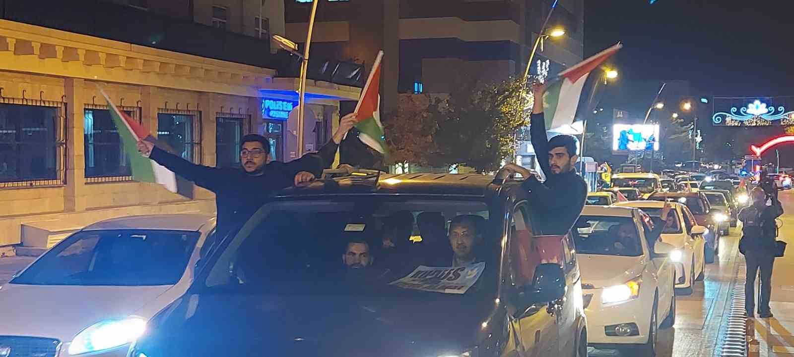 İSRAİL'İN GAZZE'DE HASTANE SALDIRISI ERZURUM'DA VATANDAŞLAR TARAFINDAN PROTESTO EDİLDİ