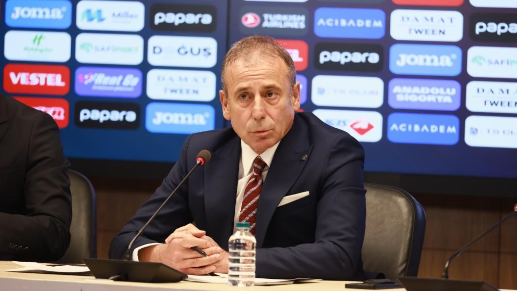 TRABZONSPOR İLE 2 YILLIK SÖZLEŞME İMZALAYAN RİZELİ TEKNİK DİREKTÖRÜ ABDULLAH AVCI, KULÜPTEN İÇERİ GİRERKEN HİÇ AYRILMAMIŞ GİBİ HİS ETTİĞİNİ SÖYLEDİ