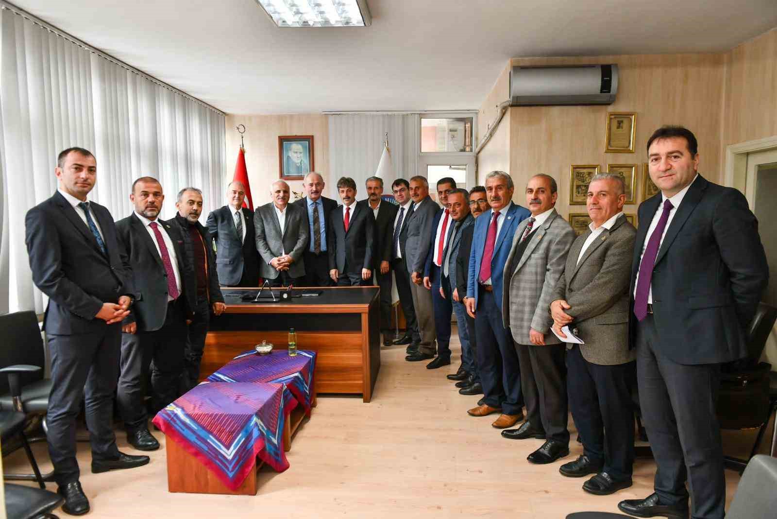 TRABZON BÜYÜKŞEHİR BELEDİYE BAŞKANI MURAT ZORLUOĞLU, 19 EKİM MUHTARLAR GÜNÜ DOLAYISIYLA TRABZON MUHTARLAR FEDERASYONU'NU ZİYARET EDEREK BAŞKANVEKİLİ MUHİTTİN EYÜBOĞLU VE YÖNETİM KURULU ÜYELERİ İLE BİR ARAYA GELDİ