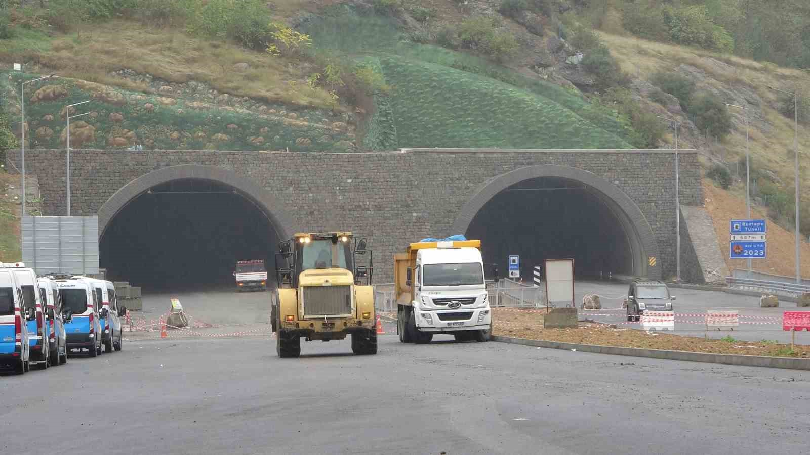 TRABZON'DA YAPIMI DEVAM EDEN YENİCUMA, ESENTEPE, BOZTEPE VE ÇUKURÇAYIR MAHALLELERİNİ BİRLEŞTİRECEK OLAN ÇUKURÇAYIR 1 TÜNELİ CUMHURİYETİN 100. YILINDA TRAFİĞE AÇILARAK HİZMETE GİRECEK