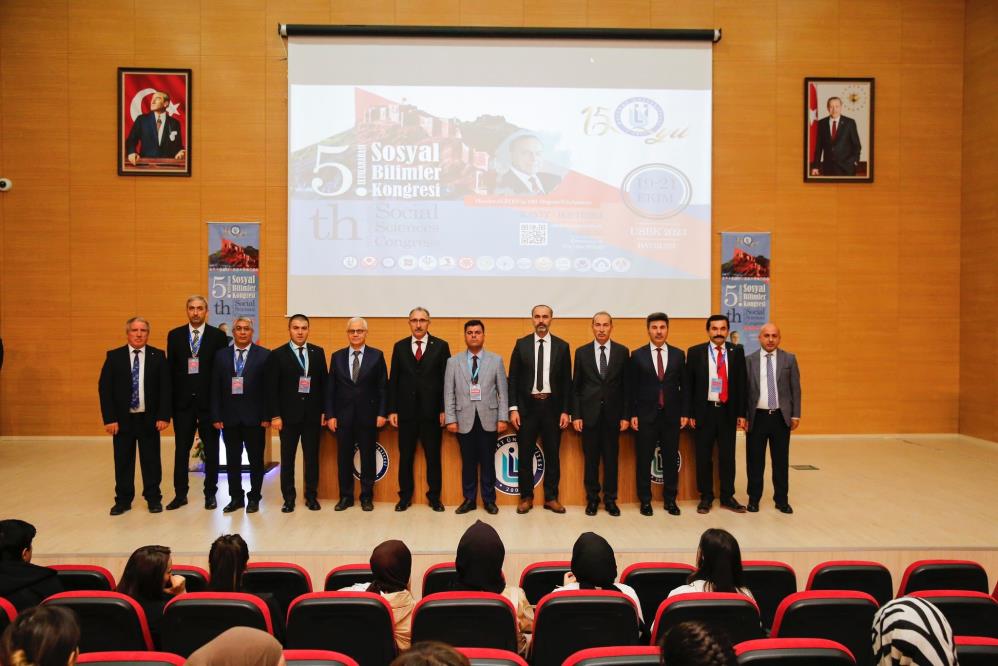 BAYBURT ÜNİVERSİTESİNİN 15. YILI ONURUNA DÜZENLENEN 15. YIL KURULUŞ ETKİNLİKLERİNİN DÖRDÜNCÜ GÜNÜ, BİLİM VE KÜLTÜR TEMASIYLA TAMAMLANDI