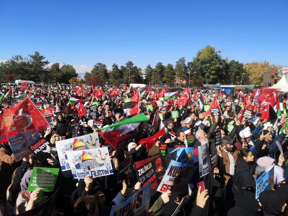 ERZURUM SİVİL TOPLUM PLATFORMU TARAFINDAN ORGANİZE EDİLEN "ÖZGÜR KUDÜS" ETKİNLİĞİ ÇERÇEVESİNDE BİNLERCE ERZURUMLU CUMA NAMAZI SONRASI PROTESTO YÜRÜYÜŞÜ YAPTI