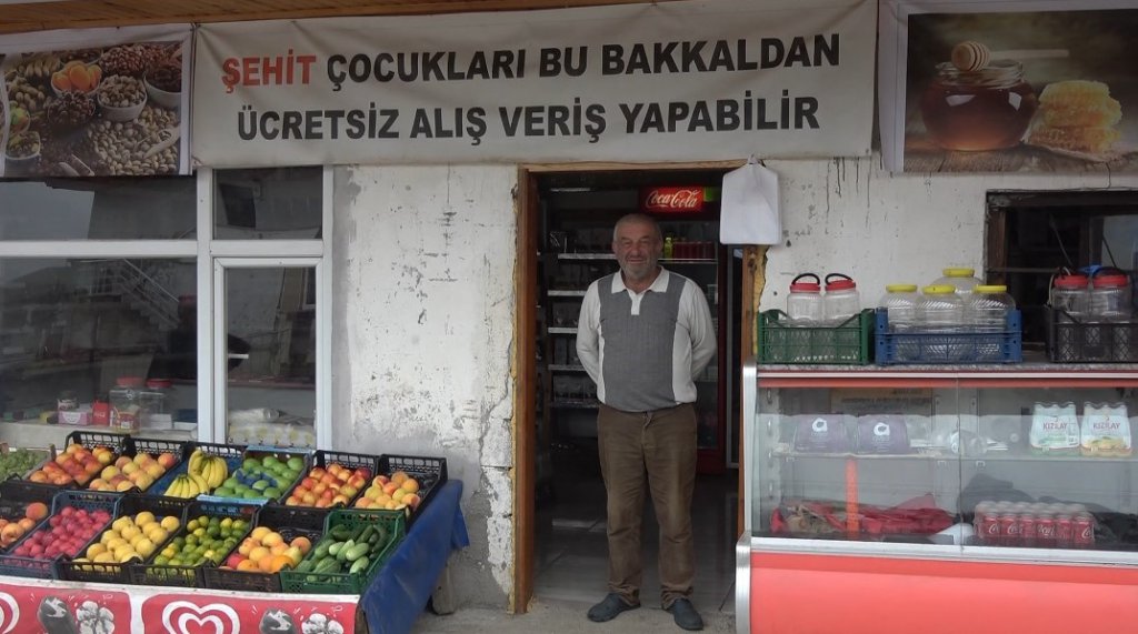 TRABZON'UN DÜZKÖY İLÇESİNE BAĞLI BİN 800 RAKIMLI HAÇKA YAYLASINDAKİ BAKKALDA ŞEHİT ÇOCUKLARINA HER ŞEY BEDAVA