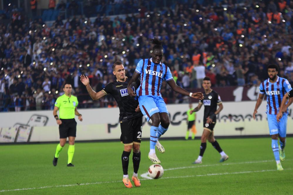 TRENDYOL SÜPER LİG'İN 9. HAFTASINDA TRABZONSPOR, SAHASINDA KARŞILAŞTIĞI ALANYASPOR'U 1-0 MAĞLUP ETTİ