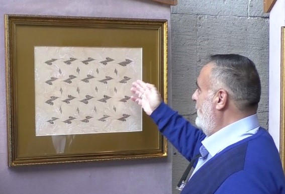 ERZURUMLU EBRU SANATÇISI MEHMET KOTAN, OLTU TAŞININ TOZUNU İLK KEZ KULLANARAK BİRBİRİNDEN GÜZEL ESERLER ORTAYA ÇIKARDI