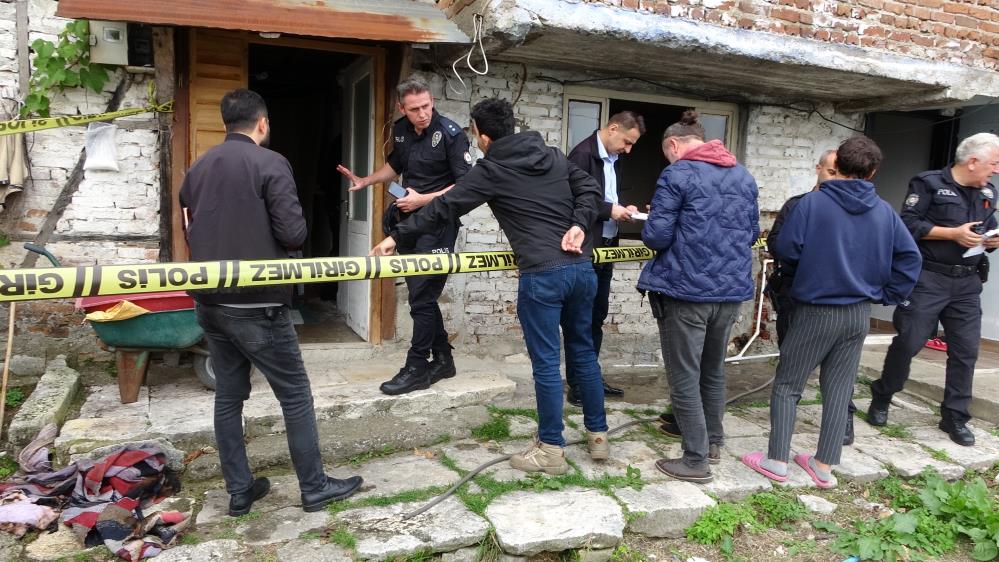 ORDU'NUN ALTINORDU İLÇESİNDE, EVİNDE KULLANDIĞI ELEKTRİKLİ SOBADAN ÇIKAN YANGIN SONUCU DUMANDAN ETKİLENEN, CUMHURİYET'İN İLANINI GÖREN 102 YAŞINDAKİ MEHMET DANACI HAYATINI KAYBETTİ