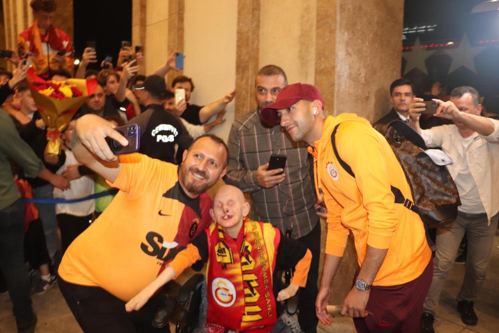 TRENDYOL SÜPER LİG'İN 10. HAFTASINDA DEPLASMANDA ÇAYKUR RİZESPOR İLE KARŞILAŞACAK OLAN GALATASARAY, RİZE'DE COŞKUYLA KARŞILANDI